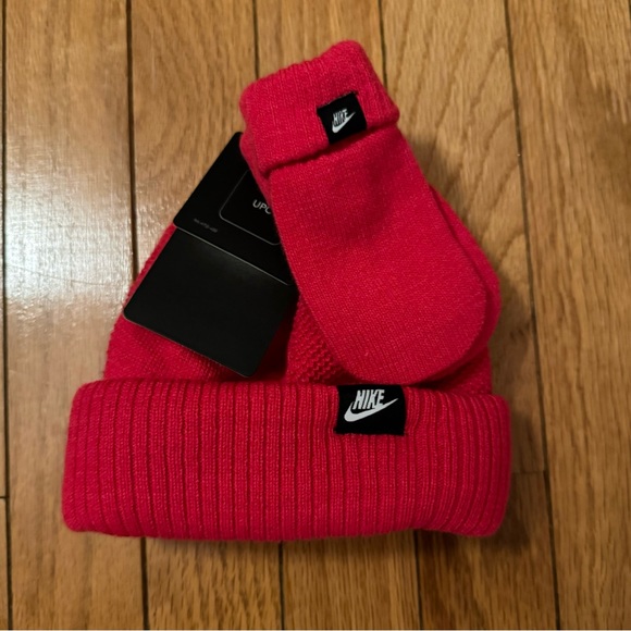 Nike Other - Nike Baby Hat and Mitten Set NWT